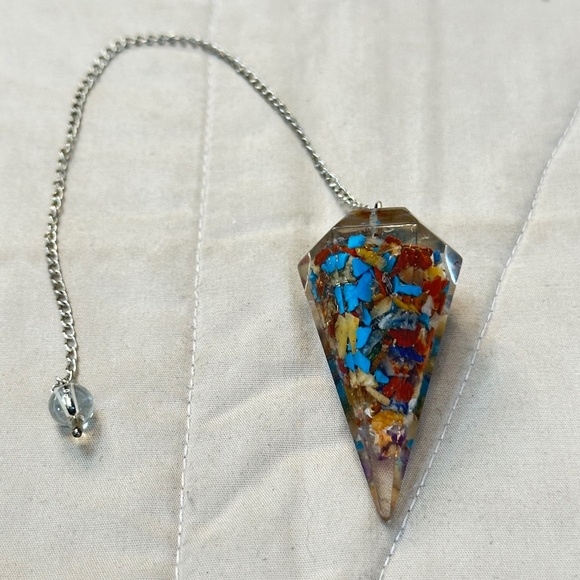Pendulum, Silver Tone 7” Chain w/Orgone Stone, Diamond Shaped Pendulum - Picture 2 of 12